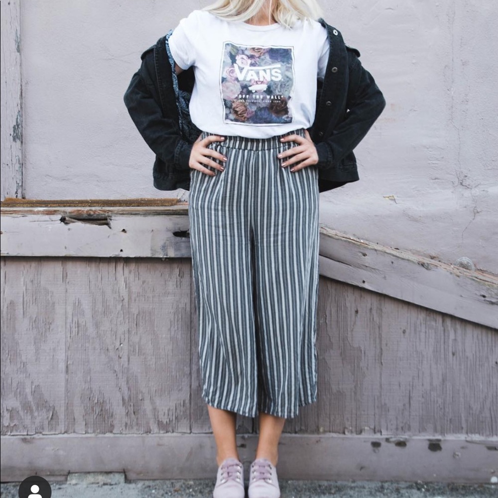 Vans graphic tee in size XL.